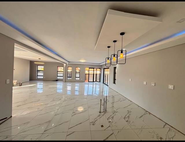 5 BEDROOM HOUSE FOR SALE IN SAVANNAH COUNTRY ESTATE